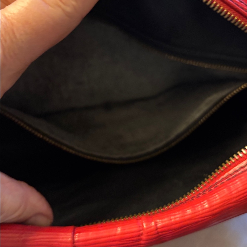 Red Louis Vuitton Trocadero Crossbody Shoulder Bag - Epi Leather - Picture 4 of 8